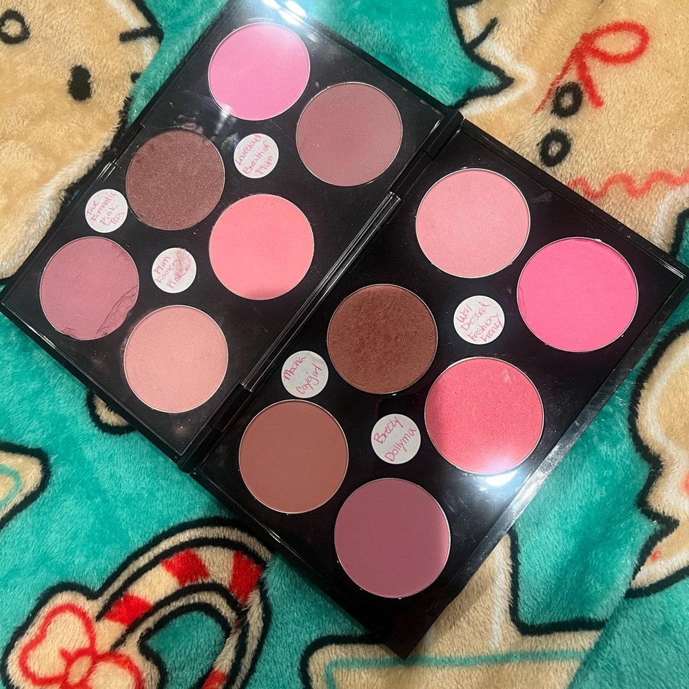 MAC Customized Blush Palette
12 Colors